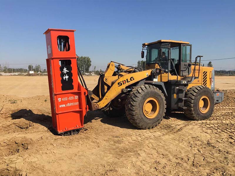 液压式夯实机Rapid impact compactor back pressure into soil